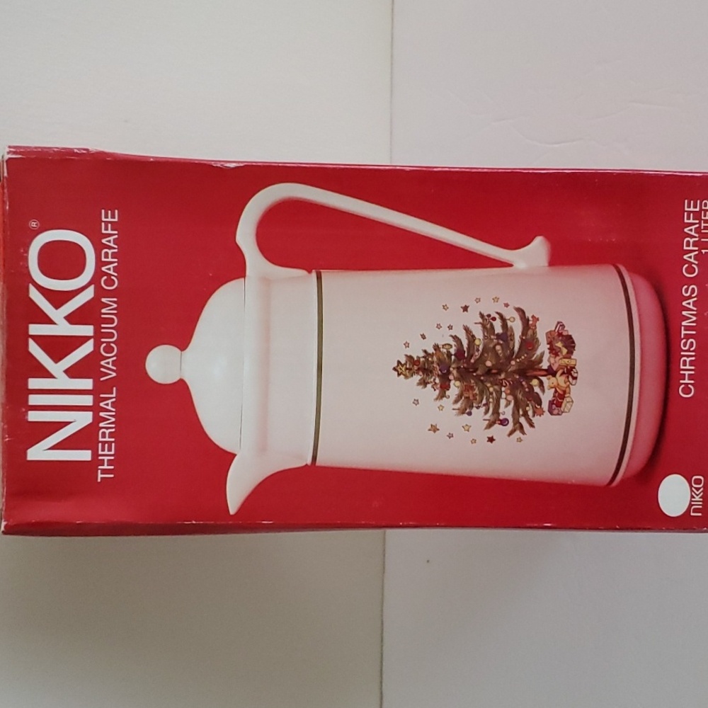 Nikko Thermal Vacuum  Christmas Carafe